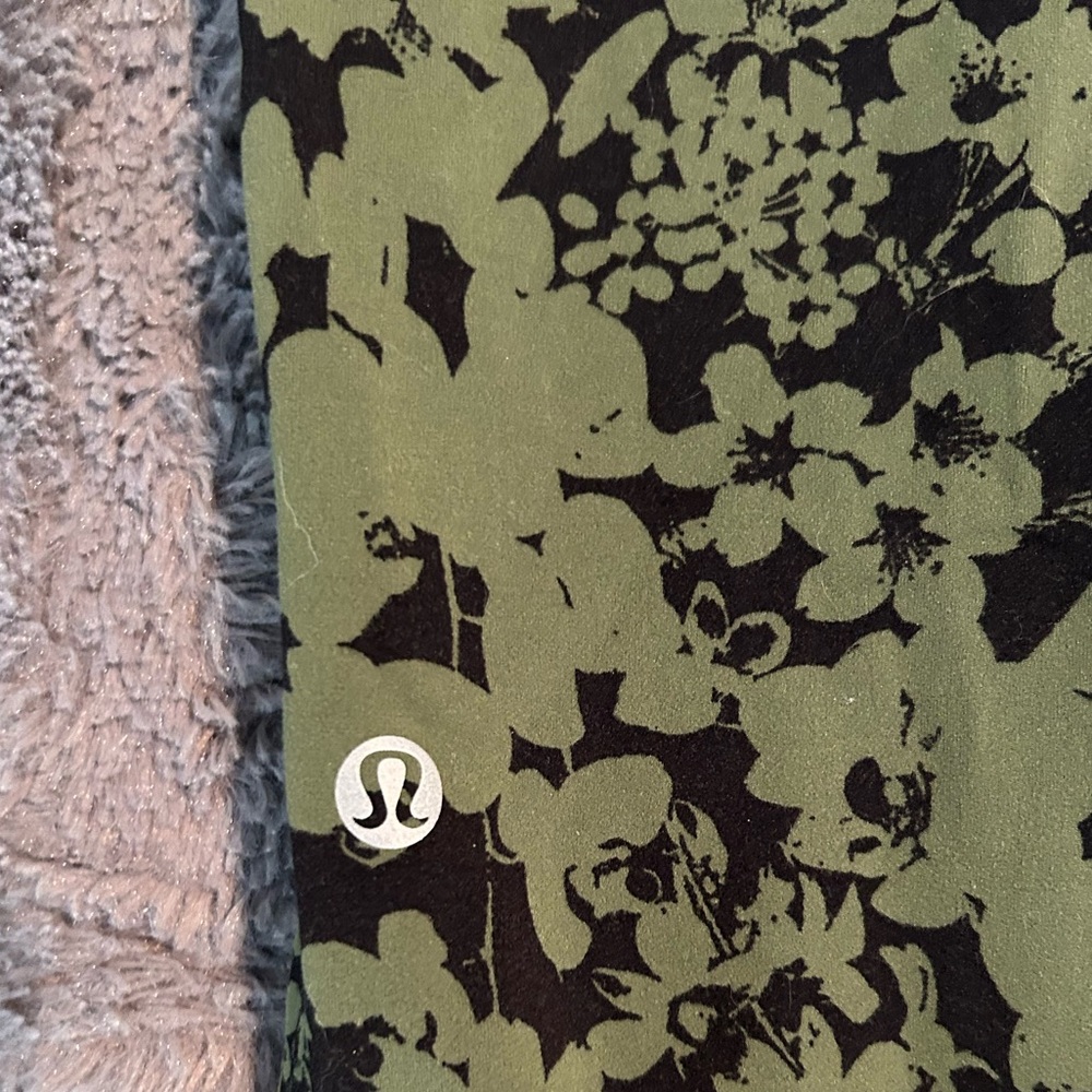 🎉 Host Pick 🎉 Lululemon Athletica Olive Green Leggings - Picture 4 of 7